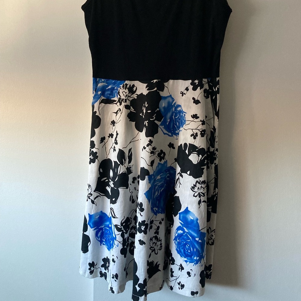Sleeveless dress
